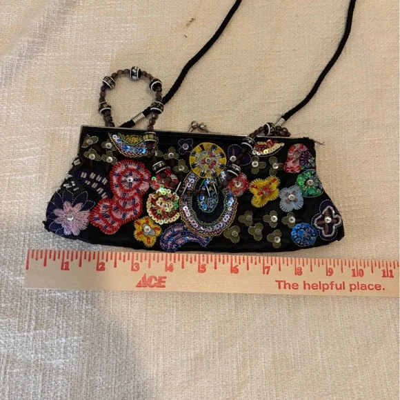Le Régale Embroidered Floral Beaded Clutch with Beaded Strap & Clasp Close - Picture 6 of 8